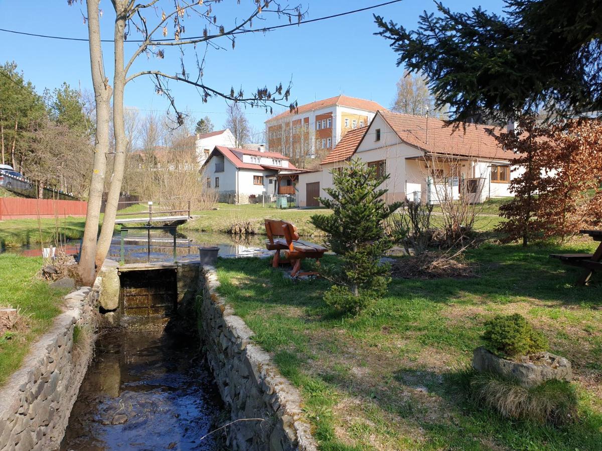 Chaloupka U Vejvodu Villa Skripov Exteriör bild